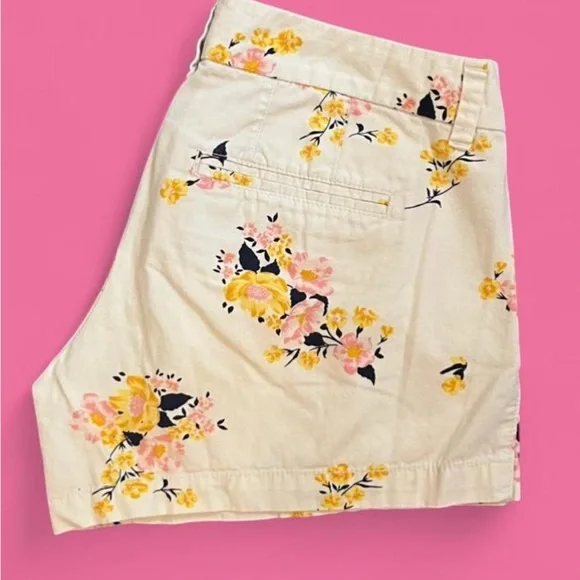 💐 Old Navy Shorts~Women's Sz 0~White/Bright Floral Pattern~Low-Rise~3.5” inseam - Picture 3 of 7